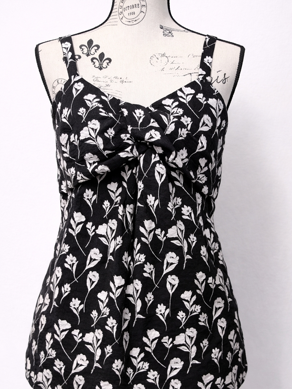 Simply Vera Vera Wang Black & White Floral Smocked Top